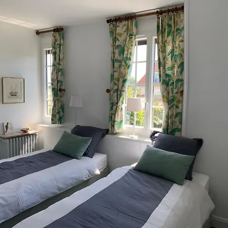 Avec Jardin A Cabourg, Proche Et Centre - Fr-1-487-324